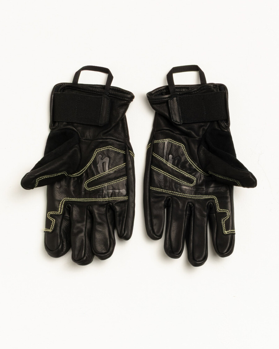 guante powdergate de stüssy mountain hardwear en negro