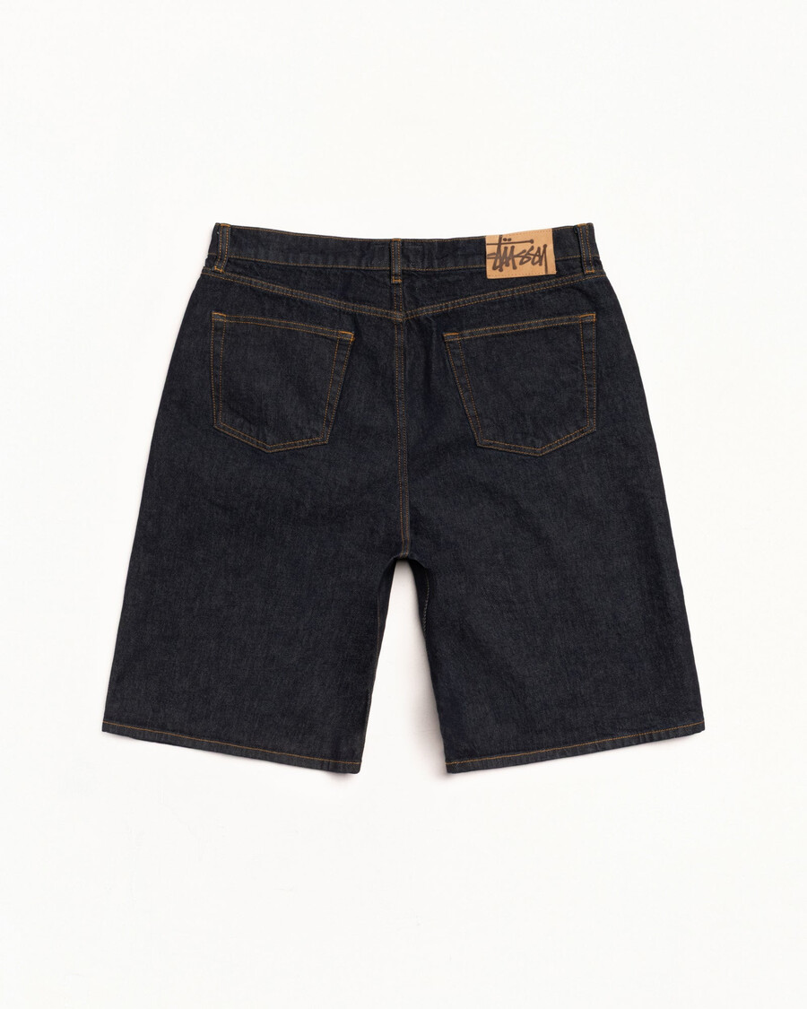 pantalones vaqueros cortos grandes y viejos
