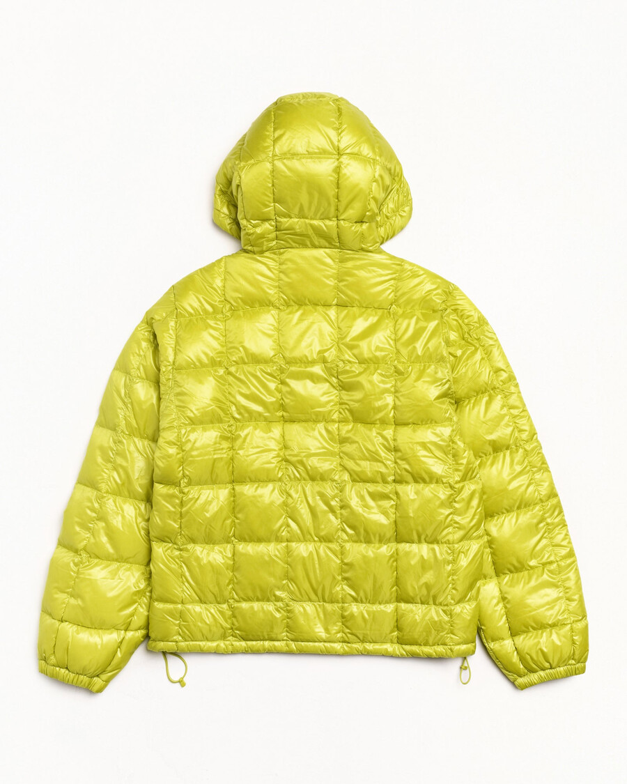 chaqueta acolchada con capucha de peso medio
