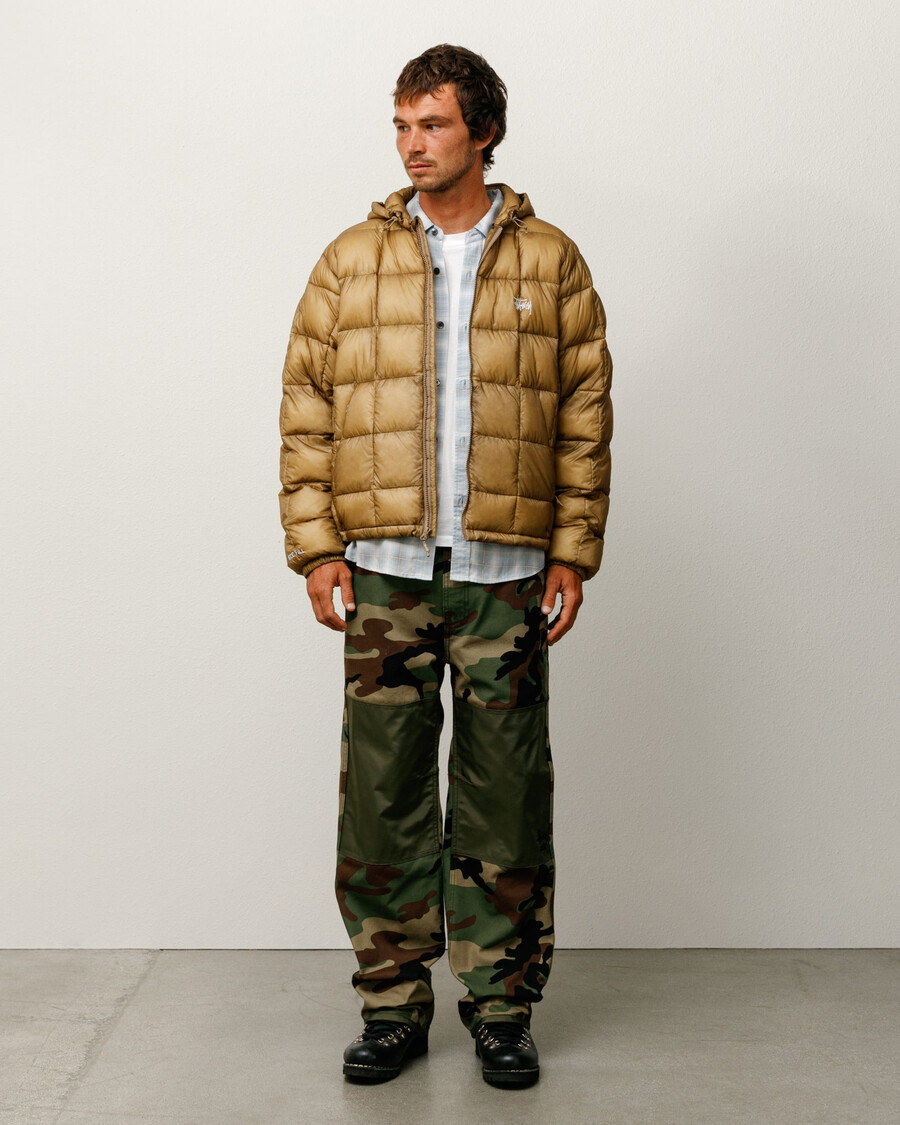 chaqueta acolchada con capucha de peso medio