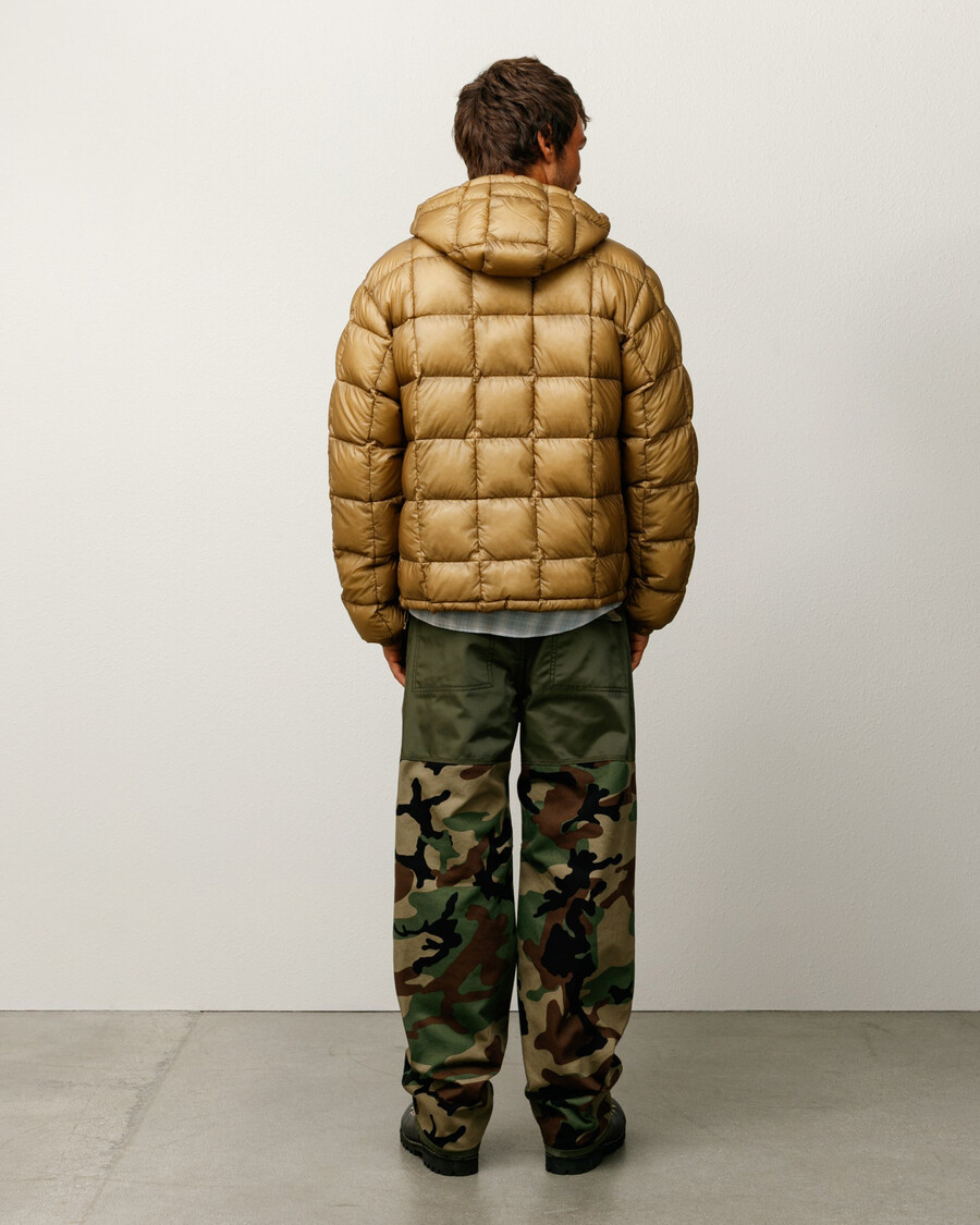chaqueta acolchada con capucha de peso medio