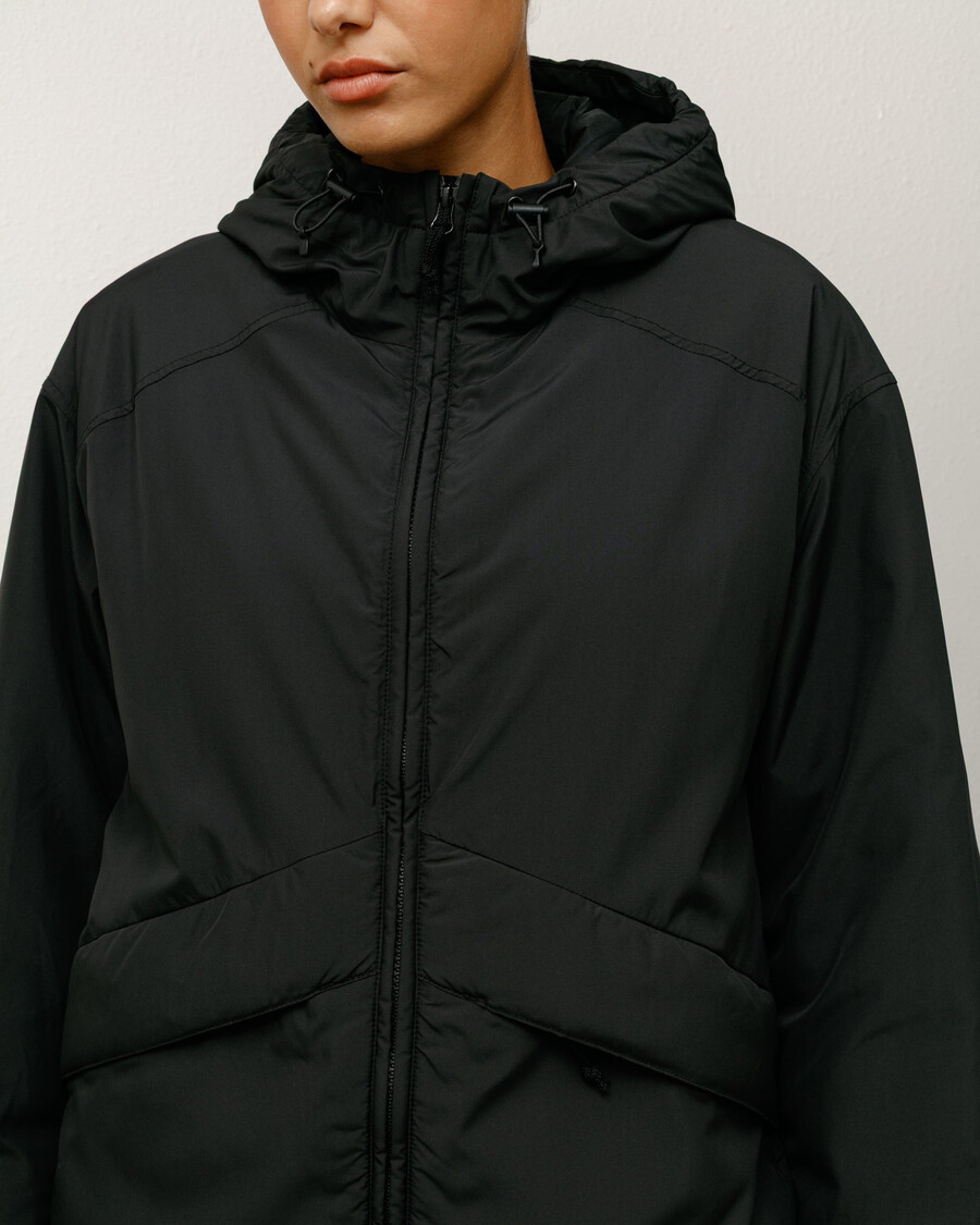 chaqueta con capucha aislante
