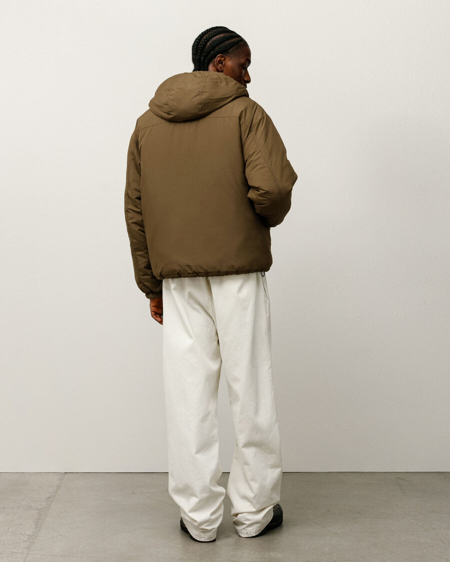 chaqueta con capucha aislante