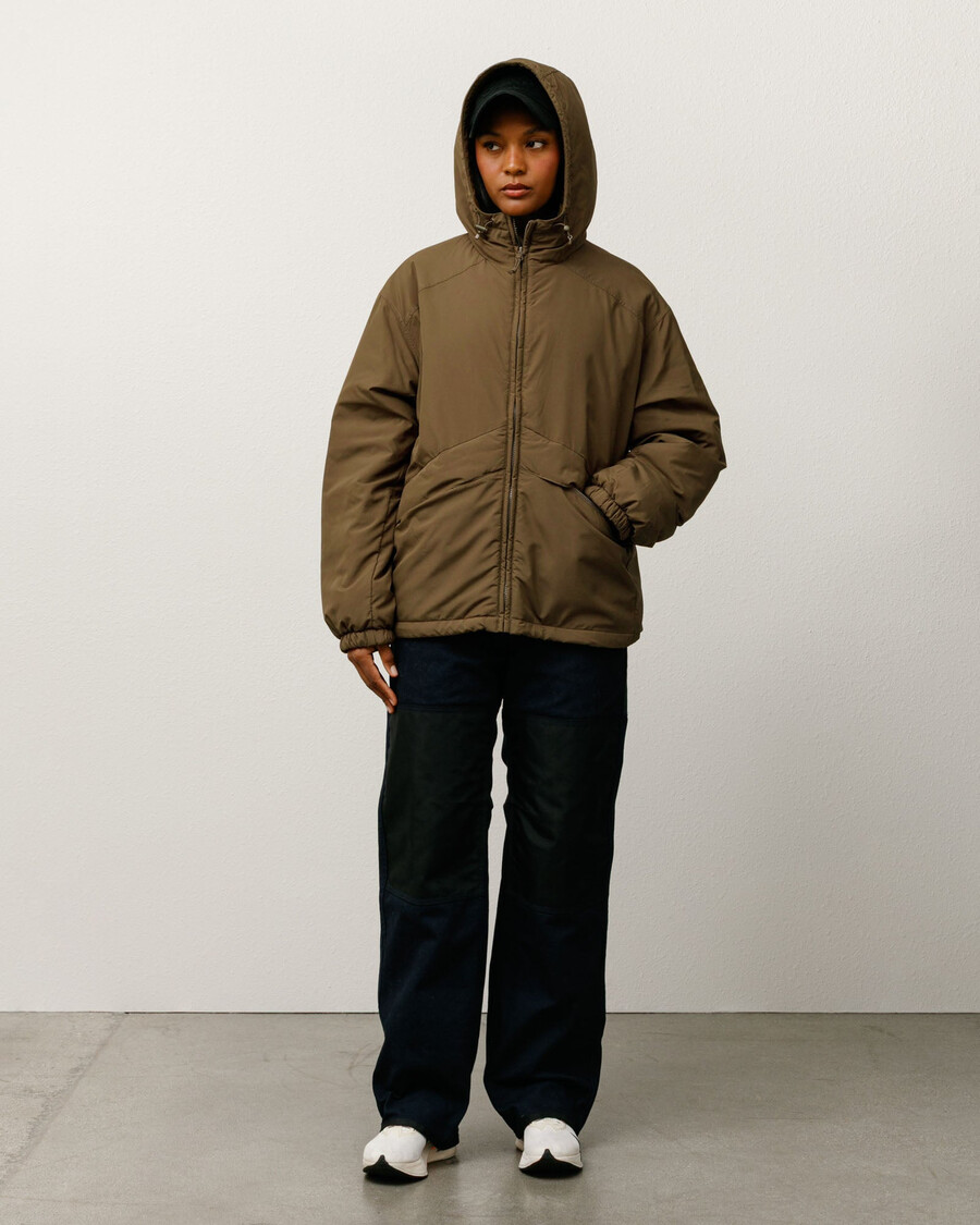 chaqueta con capucha aislante