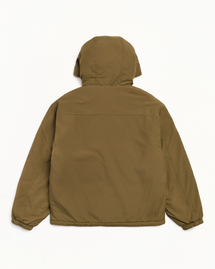 chaqueta con capucha aislante