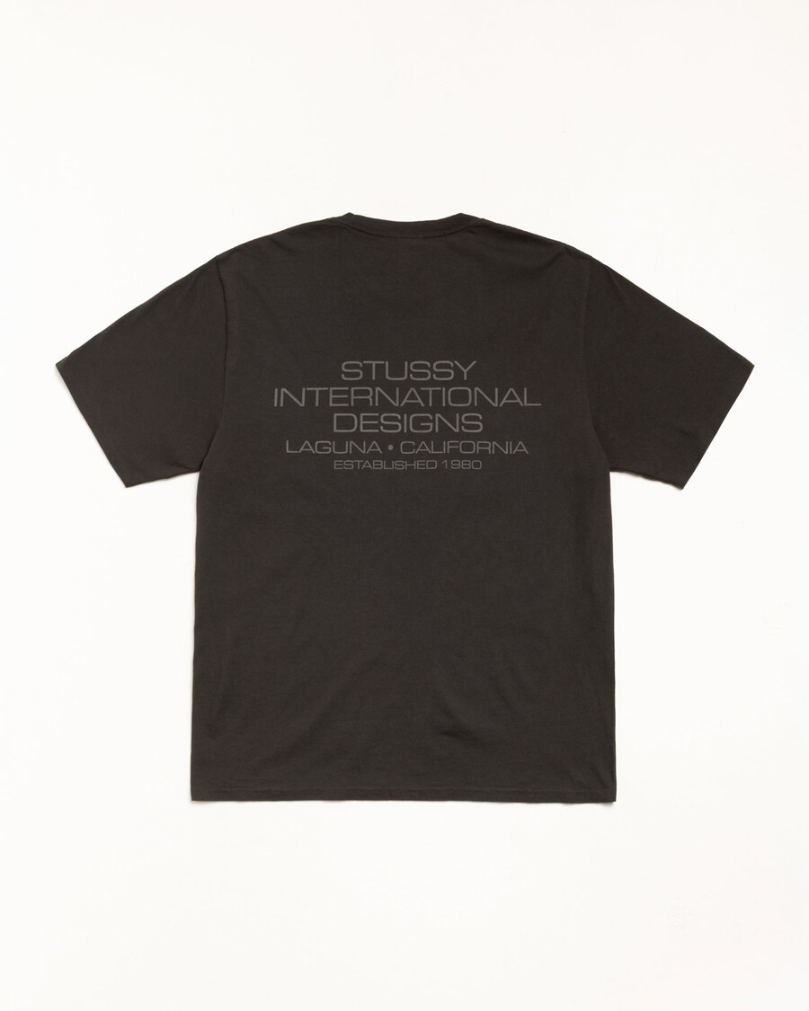 camiseta de diseño internacional teñida con pigmentos