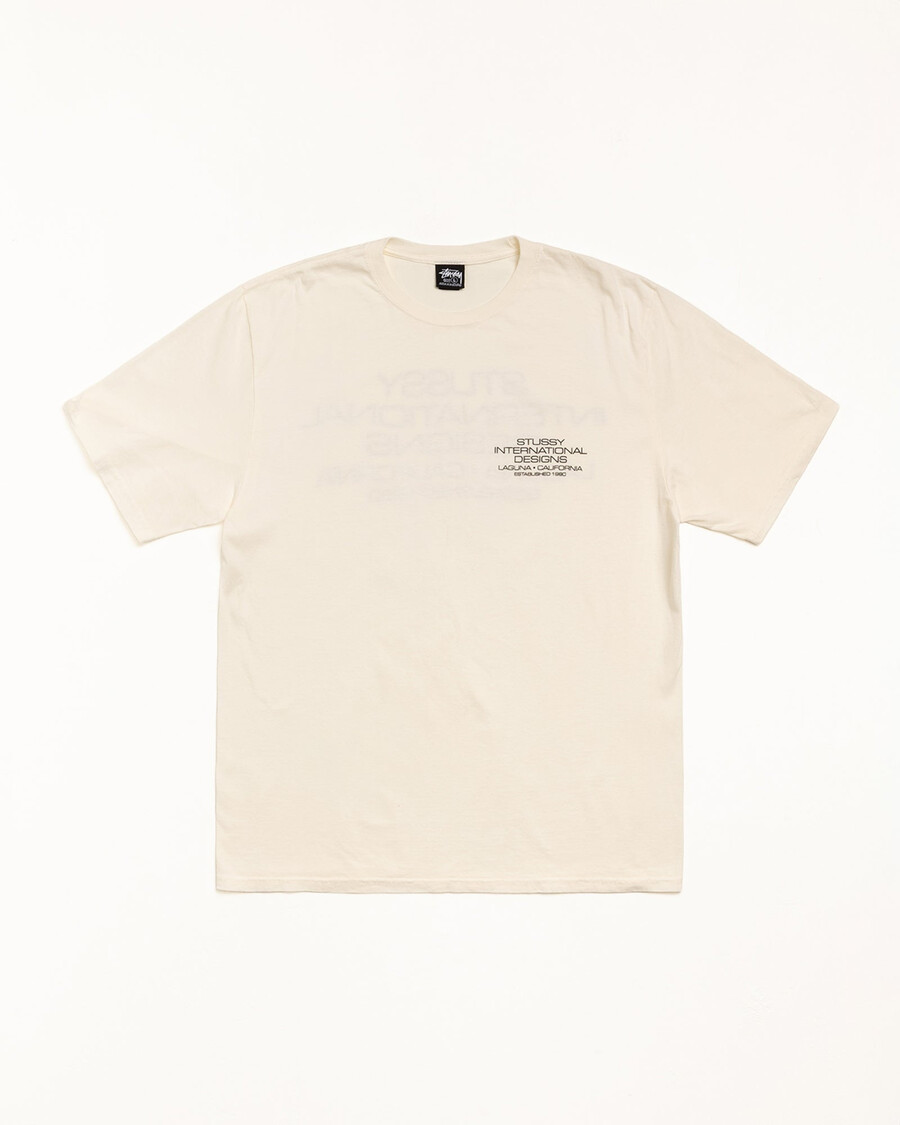 camiseta de diseño internacional teñida con pigmentos