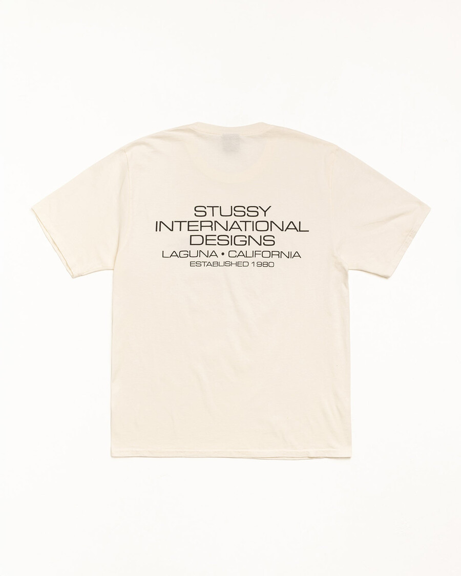 camiseta de diseño internacional teñida con pigmentos